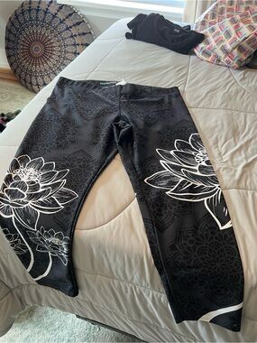 Black Floral Print Leggings with White Lotus Motif - Women